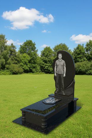 Гранітний пам&rsquo;ятник на могилу воїна ЗСУ комбінований із габро та букинського граніту GP-0060 GP-0060 фото