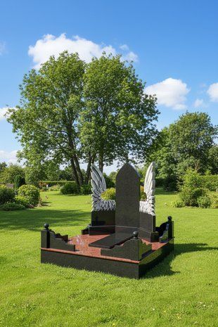 Гранитный мемориальный комплекс на могилу с крыльями и оградой GP-0047 GP-0047 фото